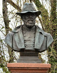 Bust memorial at Vicksburg National Military Park - family travel photograph